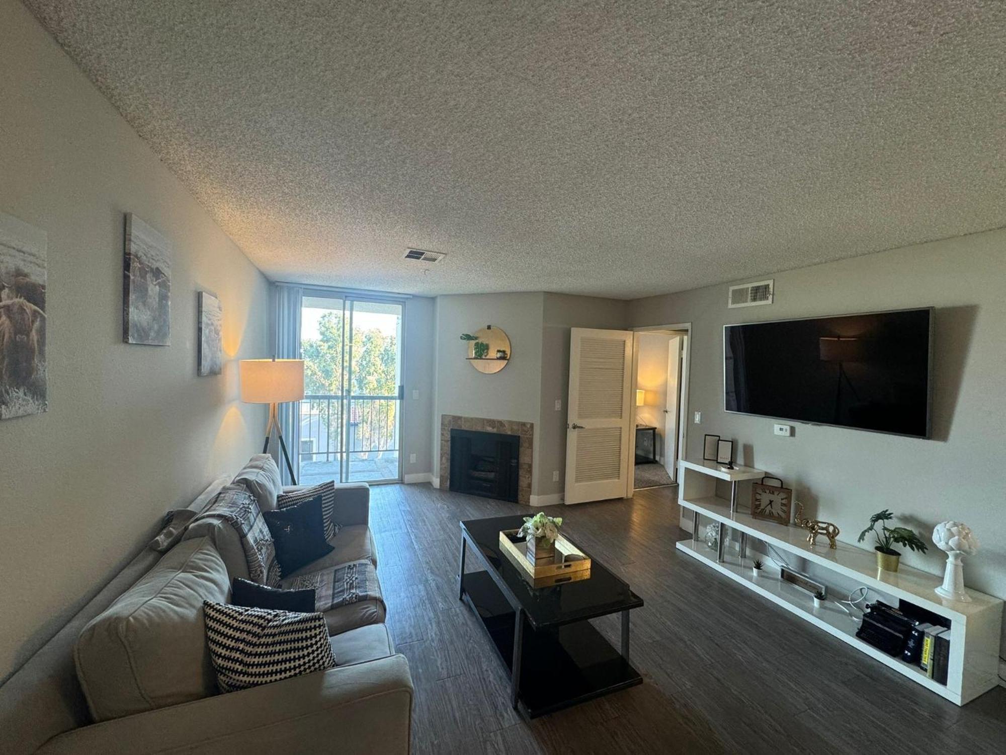 Incredible Two Bedroom Hollywood Free Parking * Los Ángeles