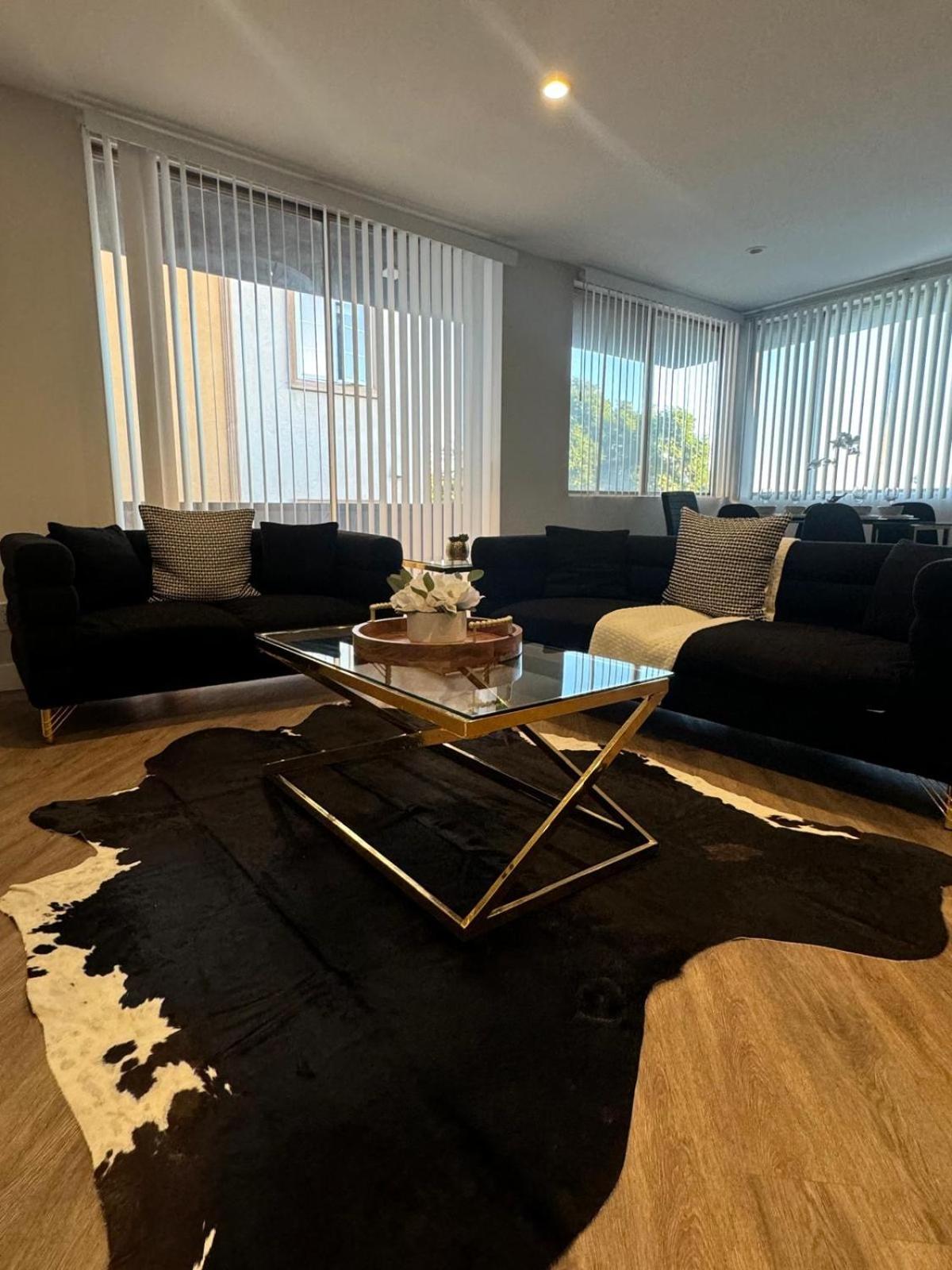 Incredible Two Bedroom Hollywood Free Parking * Los Ángeles